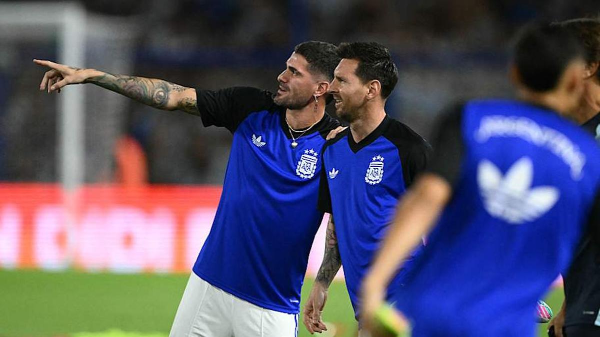  Messi (right) and Rodrigo De Paul are close friends. | Luis ROBAYO / AFP via Getty Images 