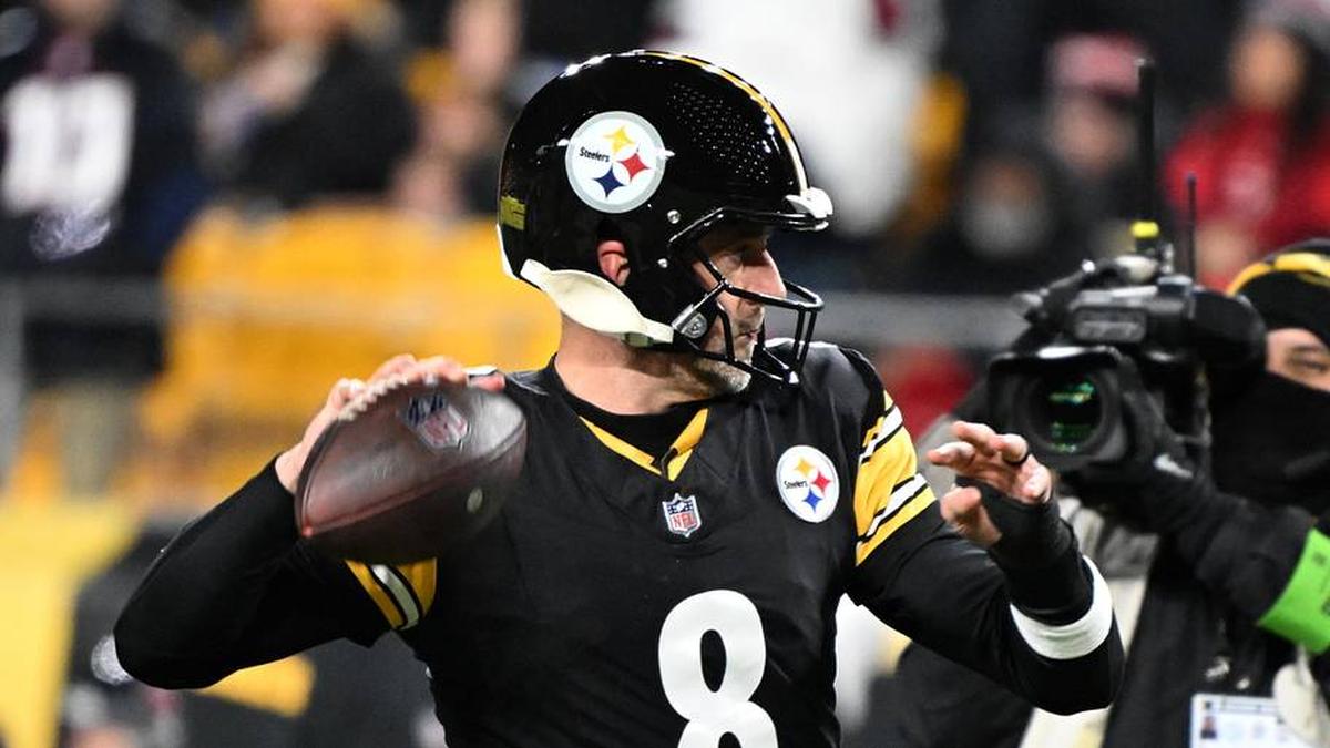  Jan 12, 2026; Pittsburgh, PA, USA; Pittsburgh Steelers quarterback Aaron Rodgers (8) warms up before an AFC Wild Card Round game against the Houston Texans at Acrisure Stadium. Mandatory Credit: Barry Reeger-Imagn Images | Barry Reeger-Imagn Images 