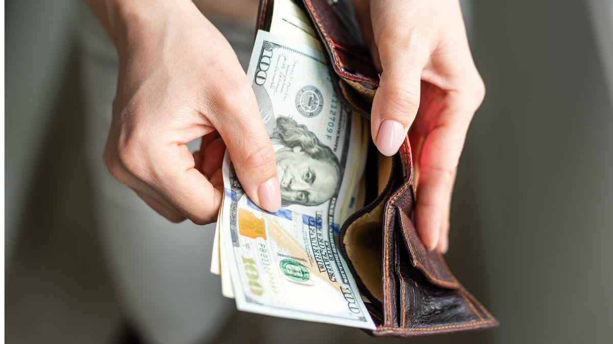 Here’s how to find out if you’re owed money from unclaimed properties in Illinois.