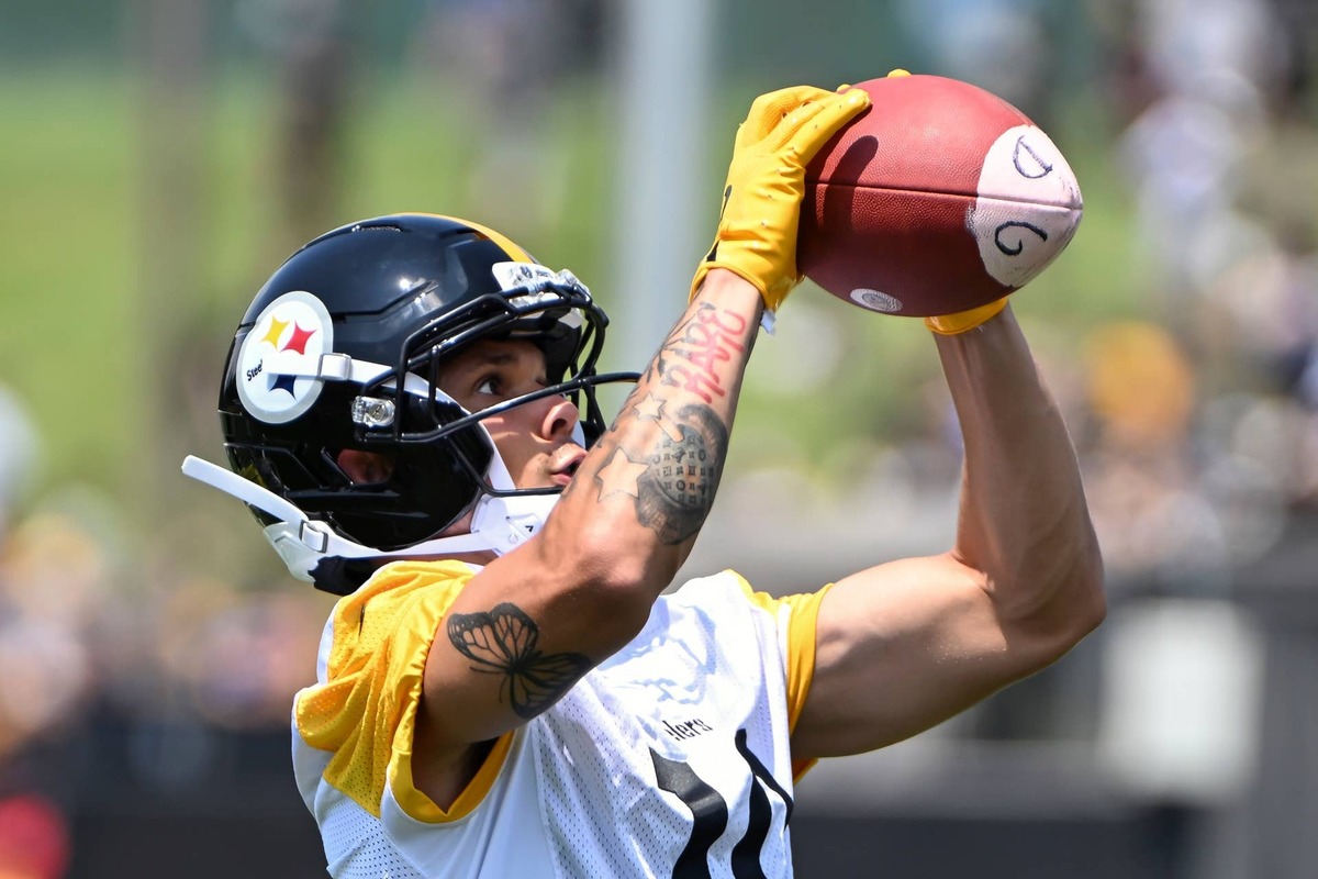  Jul 25, 2025; Pittsburgh, PA, USA; Pittsburgh Steelers wide receiver Roman Wilson (10) participates in drills during training camp at Saint Vincent College. Mandatory Credit: Barry Reeger-Imagn Images