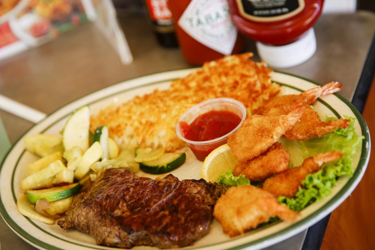  Several US fast food chains are currently facing issues such as declining foot traffic and increasing operating costs, leading to higher consumer prices. This in turn is prompting people to find alternatives, such as staying and home cooking, or buying pre-made food to eat at home. 