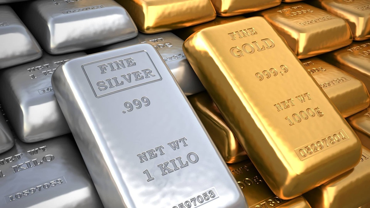  Robert Kiyosaki says he is not his precious metals, and will buy only when the charts turn. 