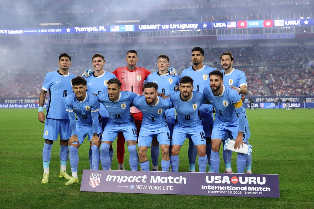  Players of Uruguay pose before the International Friendly match against the United States. Photo by Kevin Sabitus/USSF/Getty Images