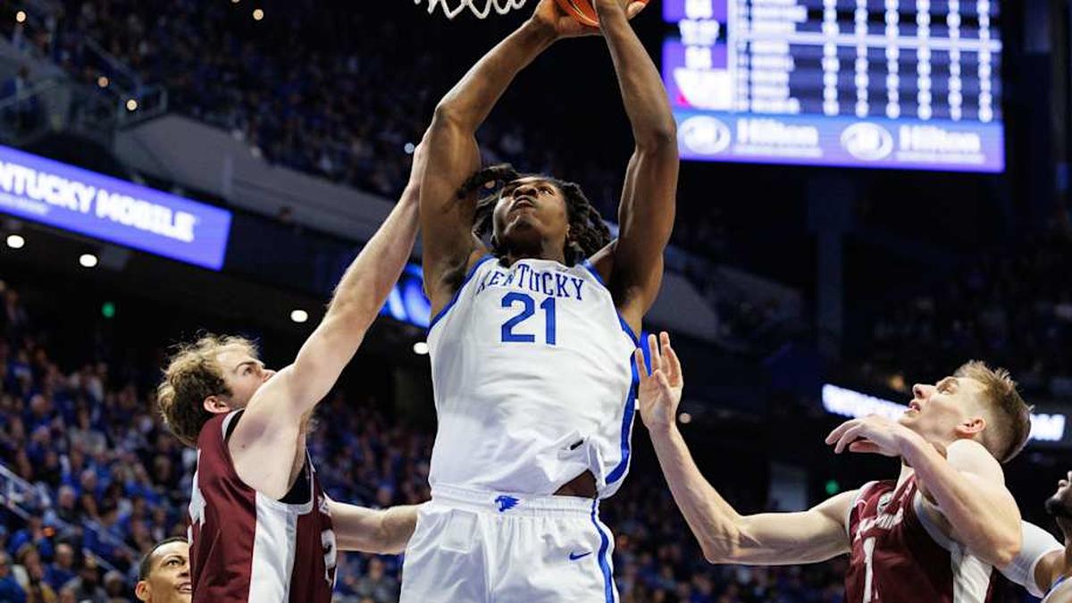  Kentucky forward Jayden Quaintance goes to the basket against Bellarmine last season. | Jordan Prather-Imagn Images 
