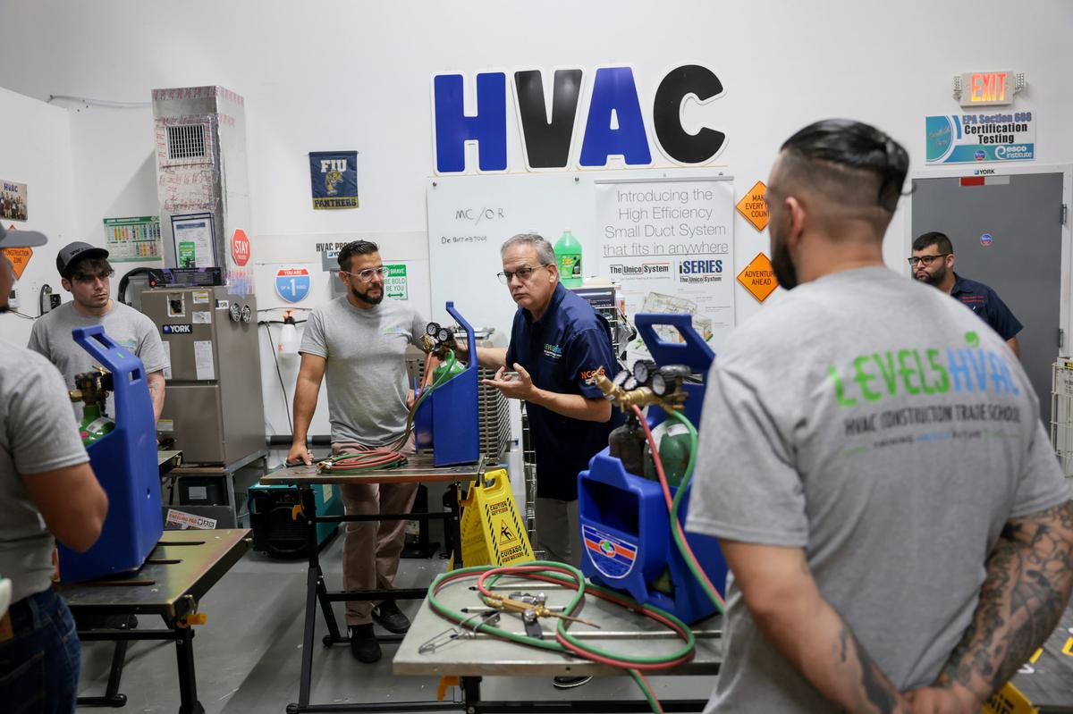  Ernie Gomez teaches students about Heating, Ventilation, and Air Conditioning during a class at his Level5HVAC construction trade school in Homestead, Florida. HVAC programs are among those that may be eligible for Workforce Pell. Credit: Joe Raedle/Getty Images