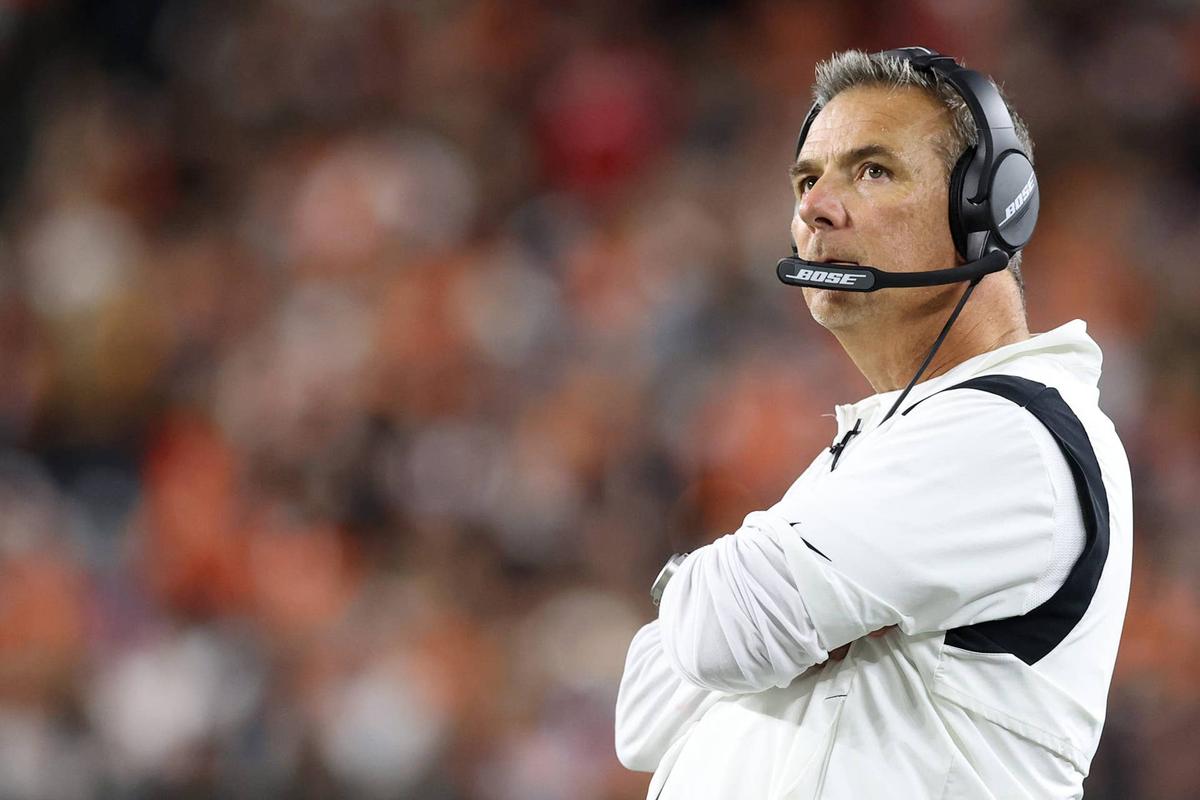 CINCINNATI, OHIO - SEPTEMBER 30: Head coach Urban Meyer of the Jacksonville Jaguars looks on against the Cincinnati Bengals during the first half of an NFL football game at Paul Brown Stadium on September 30, 2021 in Cincinnati, Ohio. (Photo by Andy Lyons/Getty Images) 