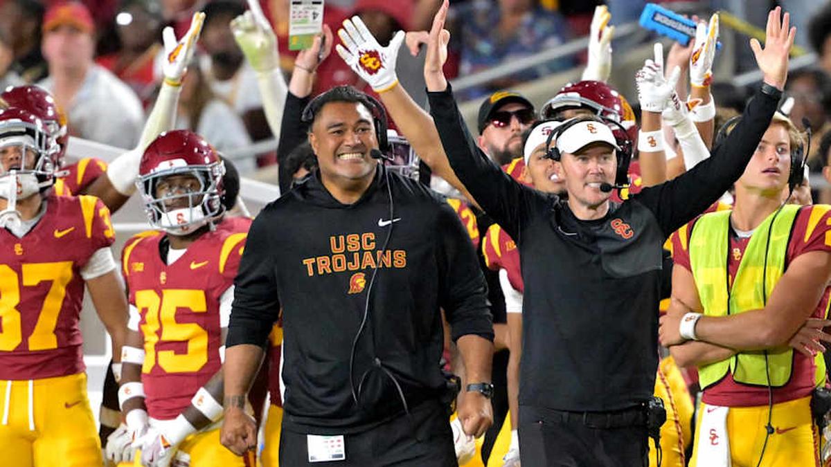  Oct 11, 2025; Los Angeles, California, USA; USC Trojans head coach Lincoln Riley (wearing white visor) celebrates along with defensive end coach Shaun Nua after kicker Ryon Sayeri (48) hit a 54-yard field goal in the second half against the Michigan Wolverines at United Airlines Field at the Los Angeles Memorial Coliseum. Mandatory Credit: Jayne Kamin-Oncea-Imagn Images | Jayne Kamin-Oncea-Imagn Images 