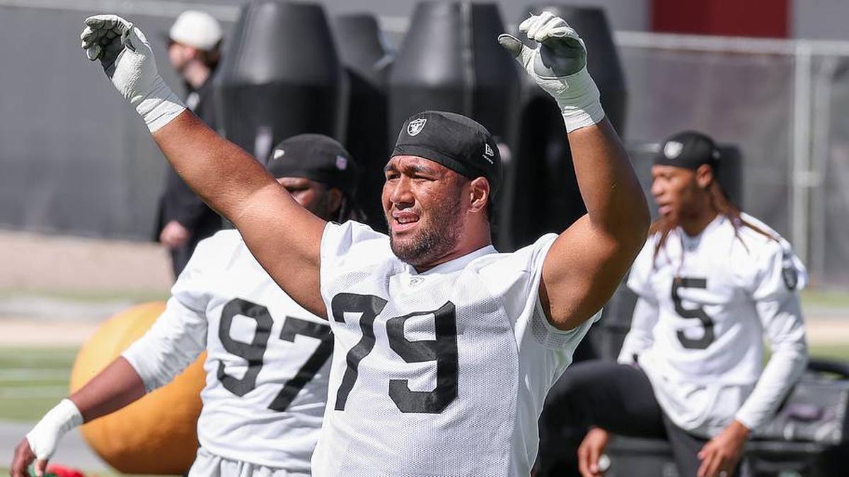  Laki Tasi | Darrell Craig Harris, On SI 