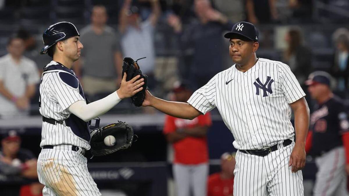  New York Yankees relief pitcher Wandy Peralta (58) high fives catcher Kyle Higashioka (66) after defeating the Washington Nationals at Yankee Stadium. | Vincent Carchietta-Imagn Images 