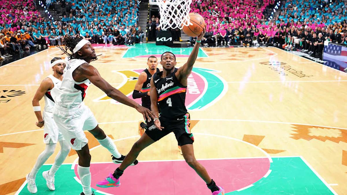  Fox came up huge when the Spurs needed him most this series. | Scott Wachter-Imagn Images 