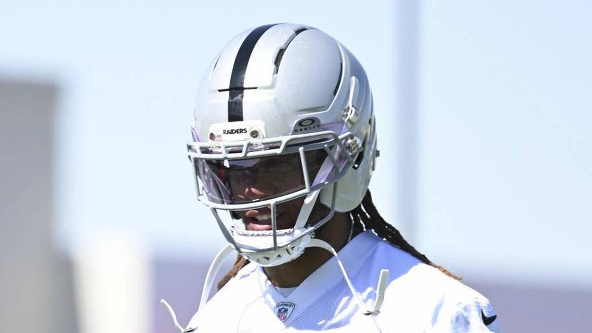  May 20, 2026; Henderson, NV, USA; Las Vegas Raiders cornerback Eric Stokes (5) warms up during organized team activities at Intermountain Health Performance Center. Mandatory Credit: Candice Ward-Imagn Images | Candice Ward-Imagn Images 