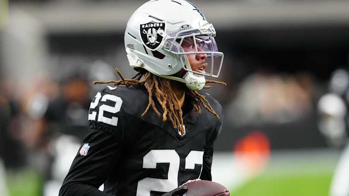 Dec 28, 2025; Paradise, Nevada, USA; Las Vegas Raiders cornerback Eric Stokes (22) warms up before the game against the New York Giants at Allegiant Stadium. Mandatory Credit: Stephen R. Sylvanie-Imagn Images | Stephen R. Sylvanie-Imagn Images 
