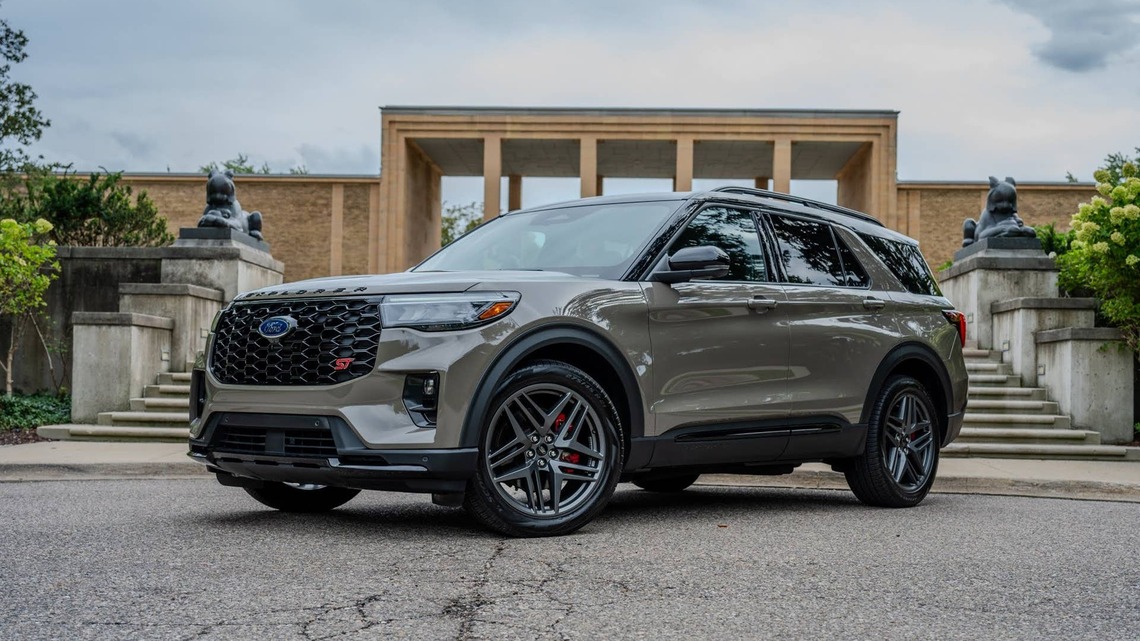 I Drove the 400-HP Ford Explorer ST: It Makes the Telluride Feel Boring, but Its Interior Can't Keep Up 