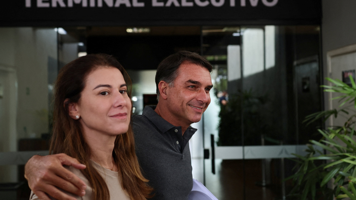 Flavio Bolsonaro and family board flight bound for Ecuador, Argentina ...