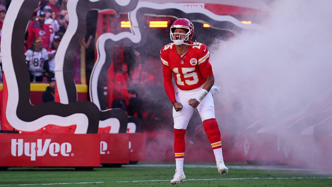 Patrick Mahomes Returns From Bye Week in Sharp Fashion to Keep Kansas City Chiefs Unbeaten 