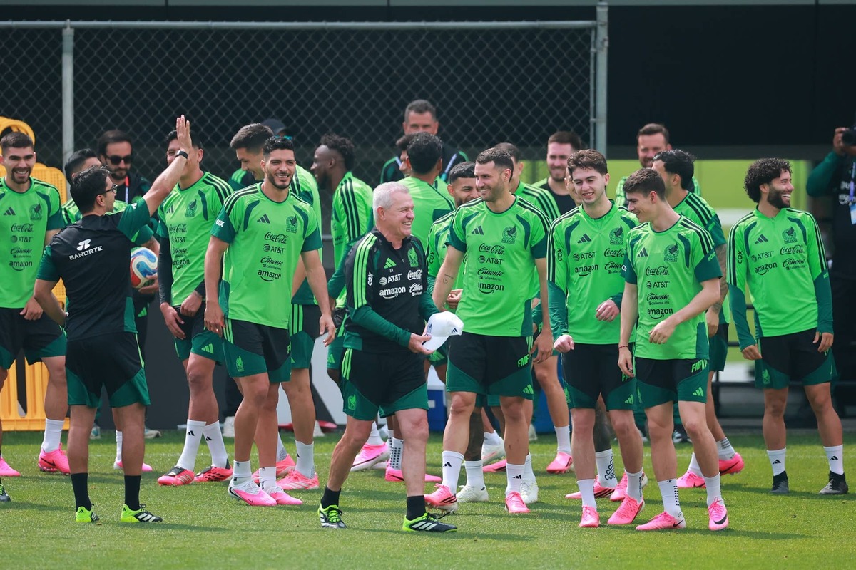  Javier Aguirre, coach of Mexico with his players during a training session ahead of FIFA World Cup 2026 at CAR on June 08, 2026 in Mexico City, Mexico. (Photo by Hector Vivas - FIFA/FIFA via Getty Images) Photo by Hector Vivas - FIFA/FIFA via Getty Images