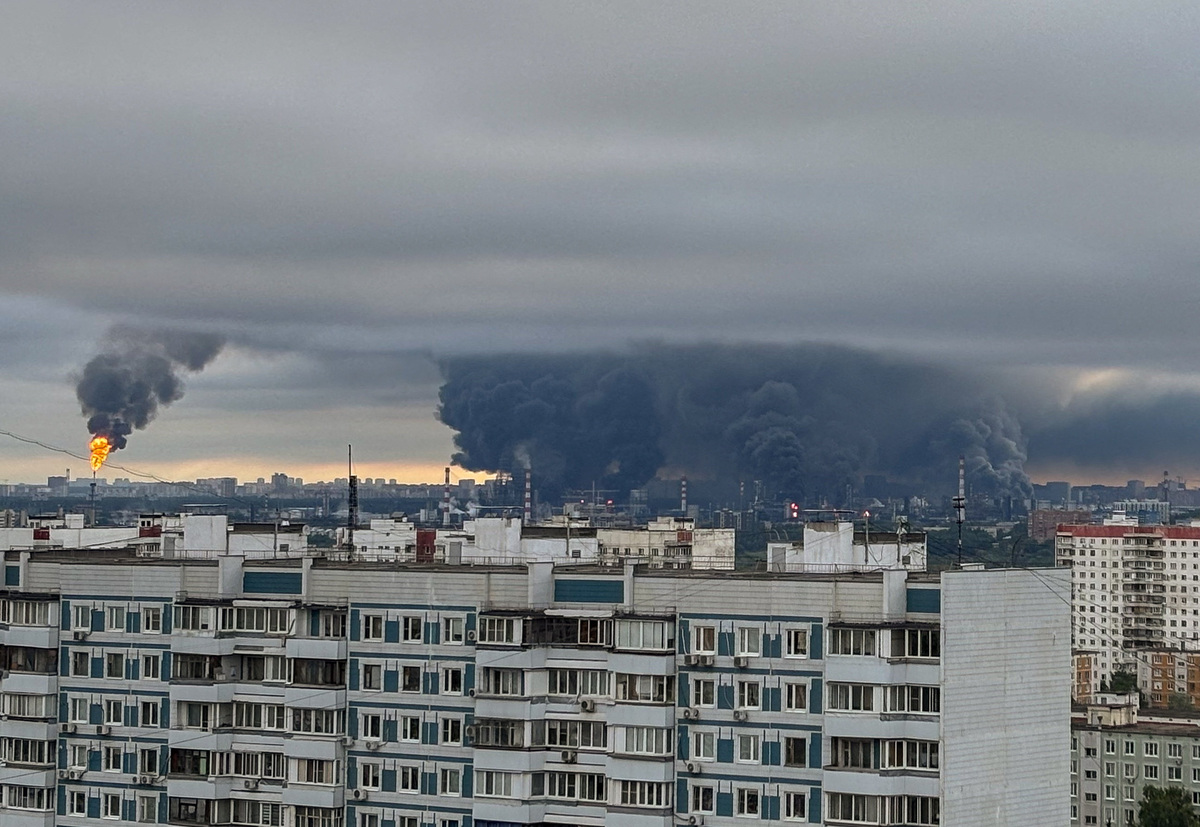 Thick plumes of smoke with flames rise from an oil refinery following what the authorities say is a Ukrainian drone strike in the course of Russia-Ukraine conflict, in Moscow, Russia, June 18, 2026, in this picture obtained from social media. SOCIAL MEDIA/via REUTERS