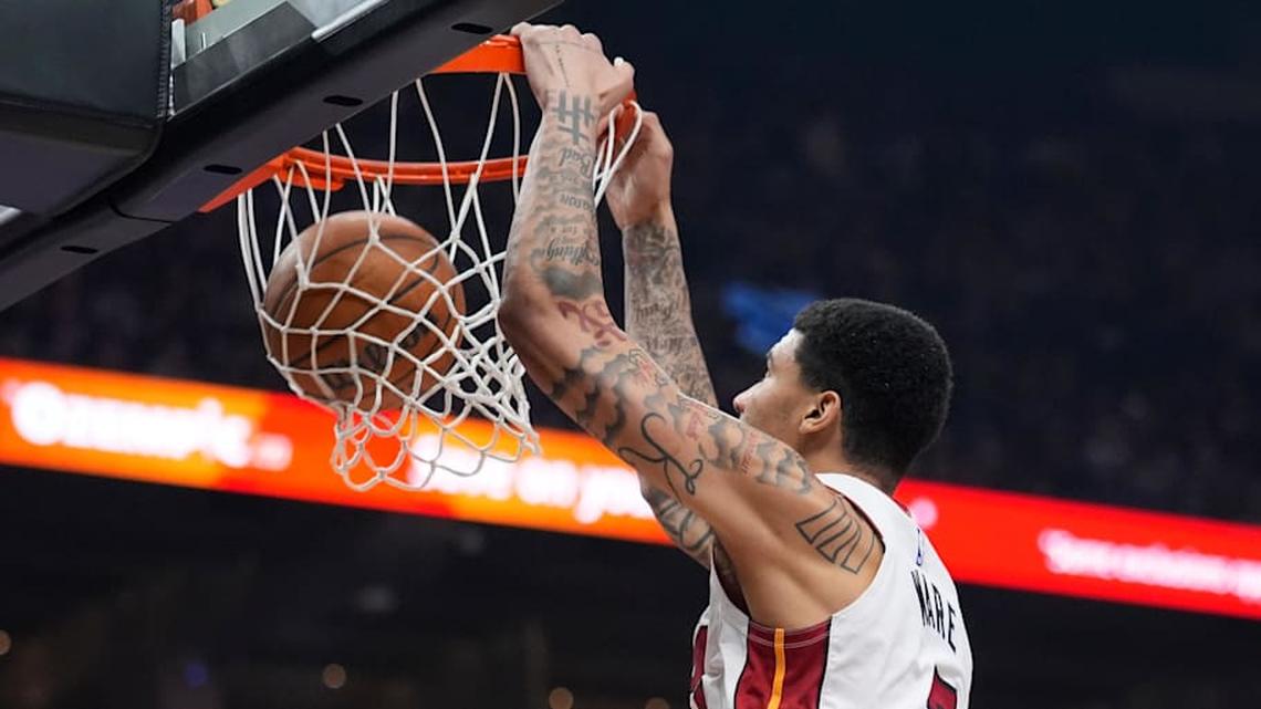  Apr 9, 2026; Toronto, Ontario, CAN; Miami Heat center Kel'el Ware (7) dunks the ball against the Toronto Raptors during the first half at Scotiabank Arena. Mandatory Credit: John E. Sokolowski-Imagn Images | John E. Sokolowski-Imagn Images 