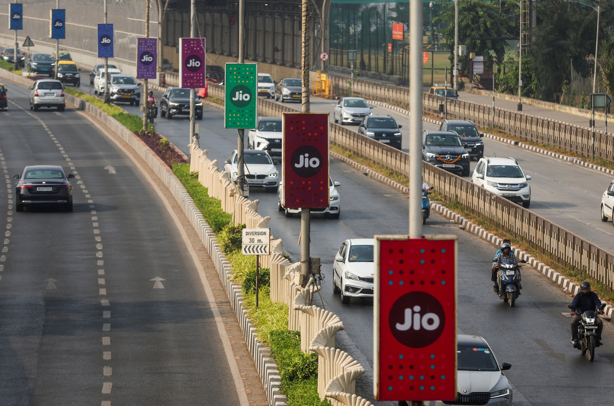Ambani's Jio surges 21% in Mumbai debut after record $3.2 billion India ...