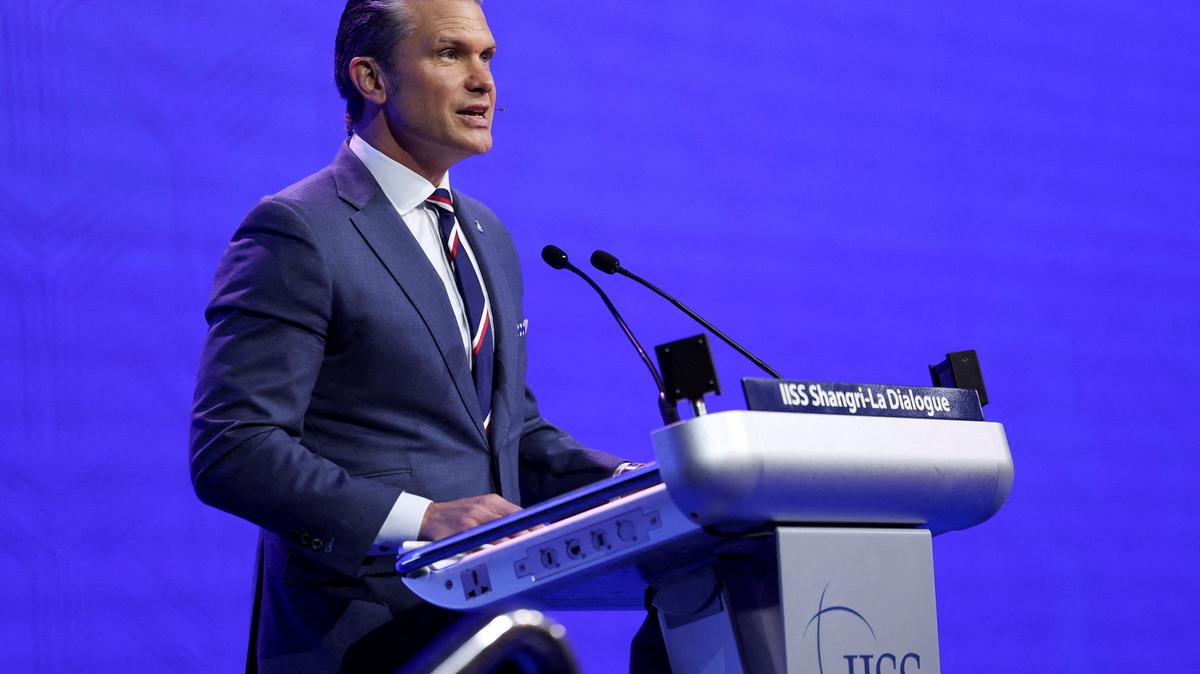 U.S. Secretary of Defense Pete Hegseth speaks at the IISS Shangri-La Dialogue security summit in Singapore, May 30, 2026. REUTERS/Edgar Su