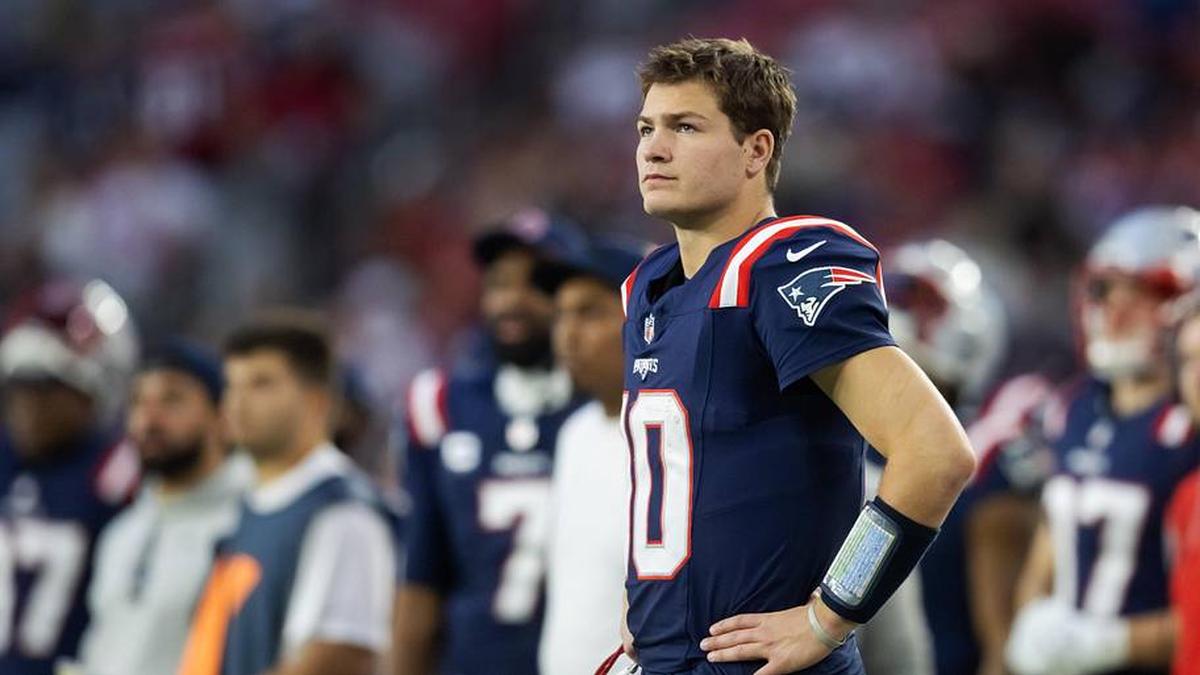  Dec 15, 2024; Glendale, Arizona, USA; New England Patriots quarterback Drake Maye (10) against the Arizona Cardinals in the second half at State Farm Stadium. Mandatory Credit: Mark J. Rebilas-Imagn Images | Mark J. Rebilas-Imagn Images 