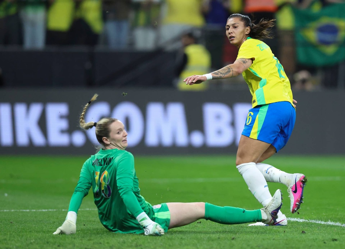  Beatriz Zaneratto of Brazil scores the second goal of her team during an international friendly match between Brazil and United States at Neo Quimica Arena on June 06, 2026 in Sao Paulo, Brazil. (Photo by Alexandre Schneider/Getty Images) Photo by Alexandre Schneider/Getty Images