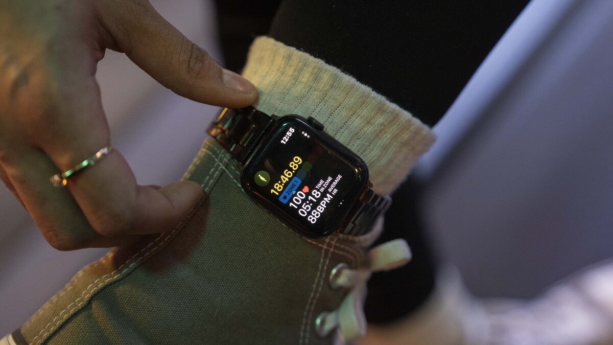 FILE -- An exerciser straps an Apple Watch around their ankle, in New York, Jan. 30, 2025. Wearables can offer rough information about a person's health, experts say, but only some metrics are medically useful. (Hiroko Masuike/The New York Times)