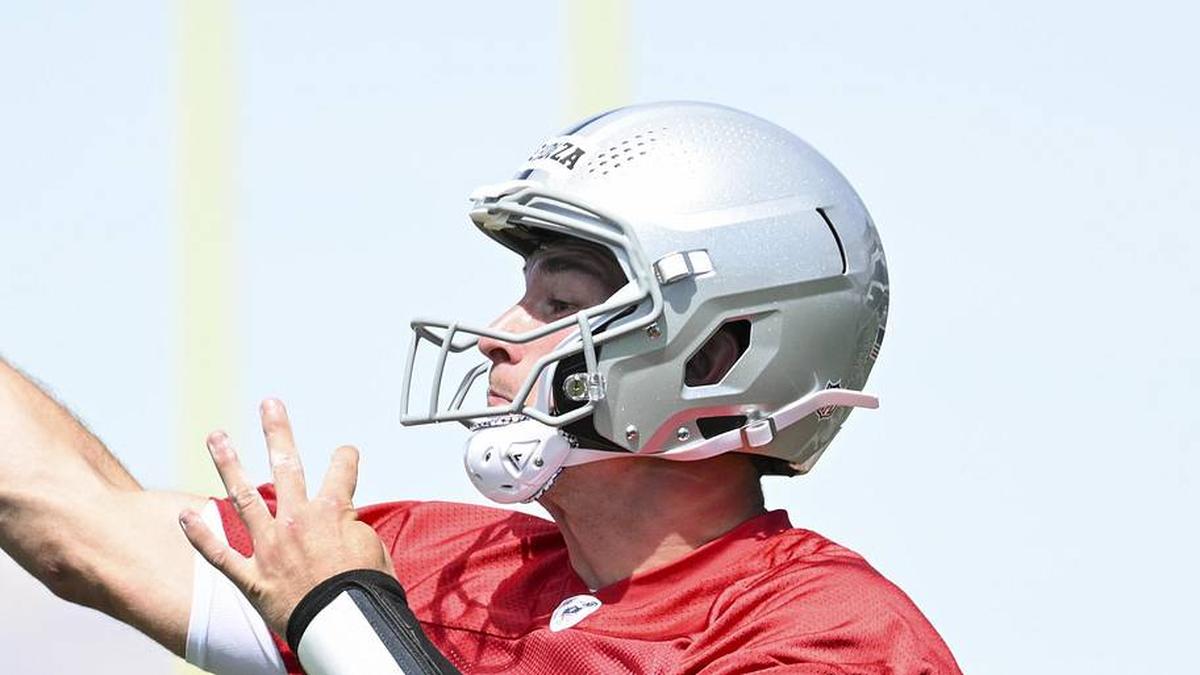  May 2, 2026; Henderson, NV, USA; Las Vegas Raiders quarterback Fernando Mendoza (15) runs through a drill during a Rookie Minicamp at Intermountain Health Performance Center. Mandatory Credit: Candice Ward-Imagn Images | Candice Ward-Imagn Images 