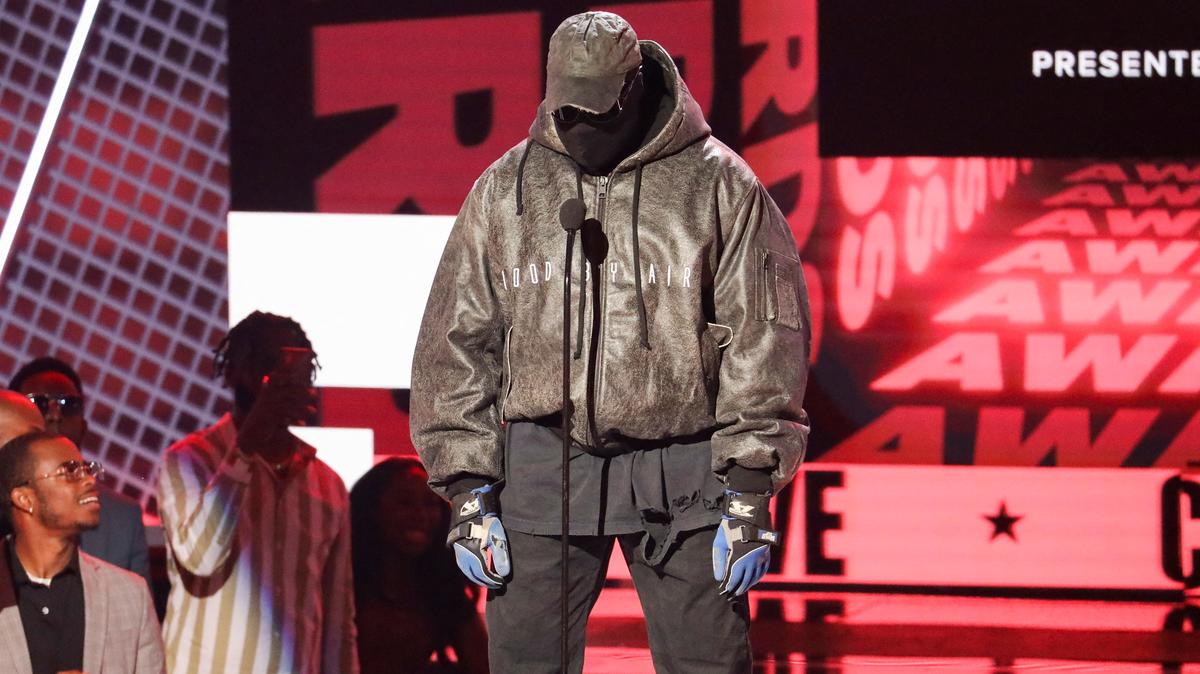 Kanye West speaks at the BET Awards 2022 at the Microsoft Theater in Los Angeles, California, U.S., June 26, 2022. REUTERS/David Swanson