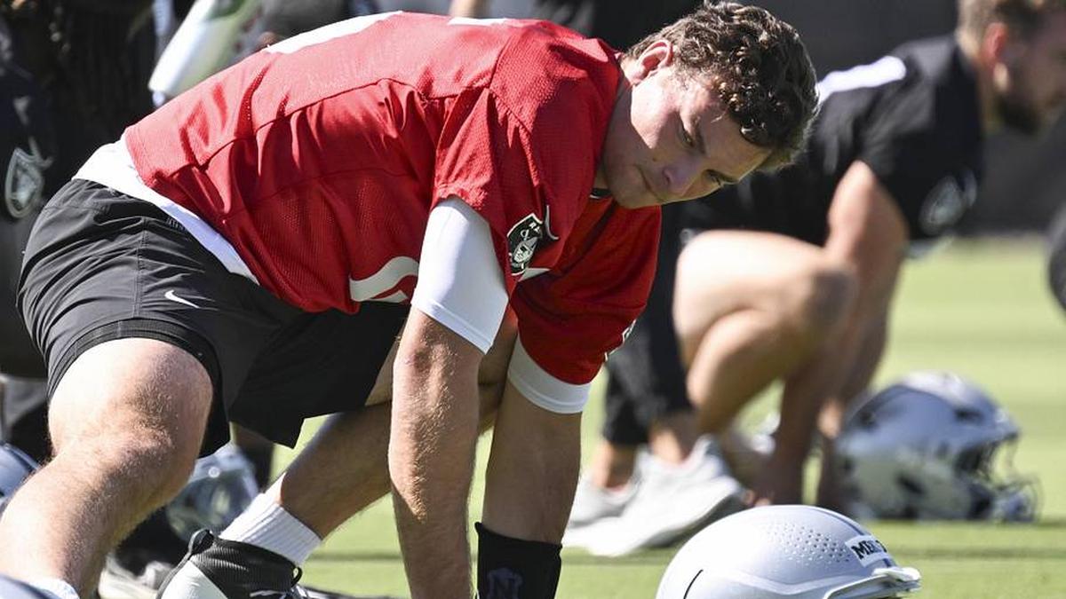  May 20, 2026; Henderson, NV, USA; Las Vegas Raiders quarterback Fernando Mendoza (15) stretches during organized team activities at Intermountain Health Performance Center. Mandatory Credit: Candice Ward-Imagn Images | Candice Ward-Imagn Images 