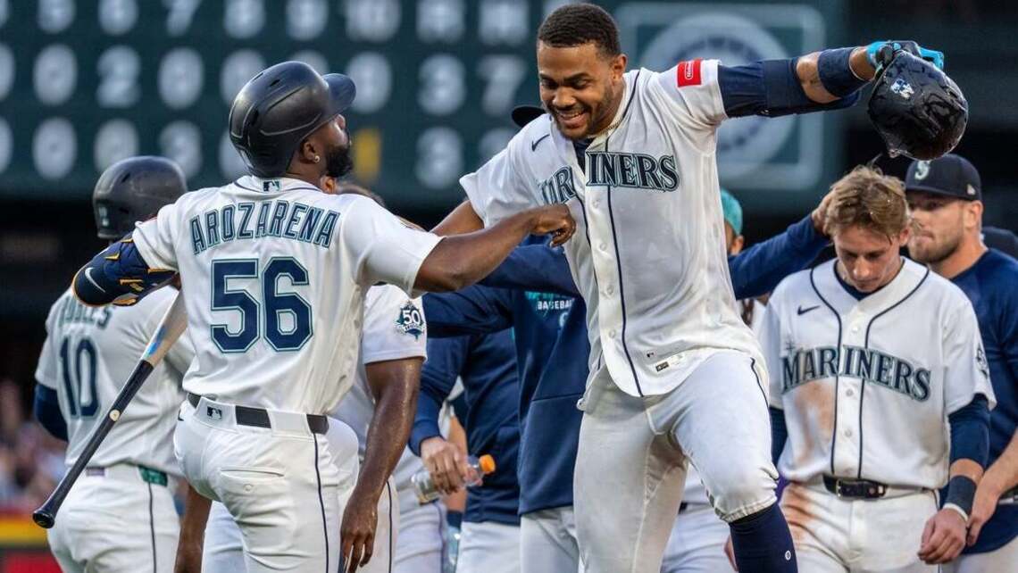 Julio Rodriguez delivers walk-off in return as Mariners beat Giants 