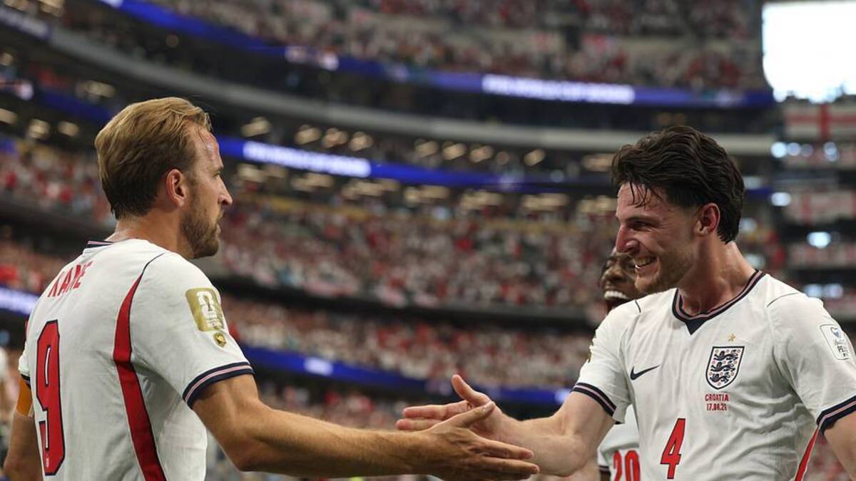  Declan Rice (right) was on corner duty for England. | Richard Pelham/Getty Images 