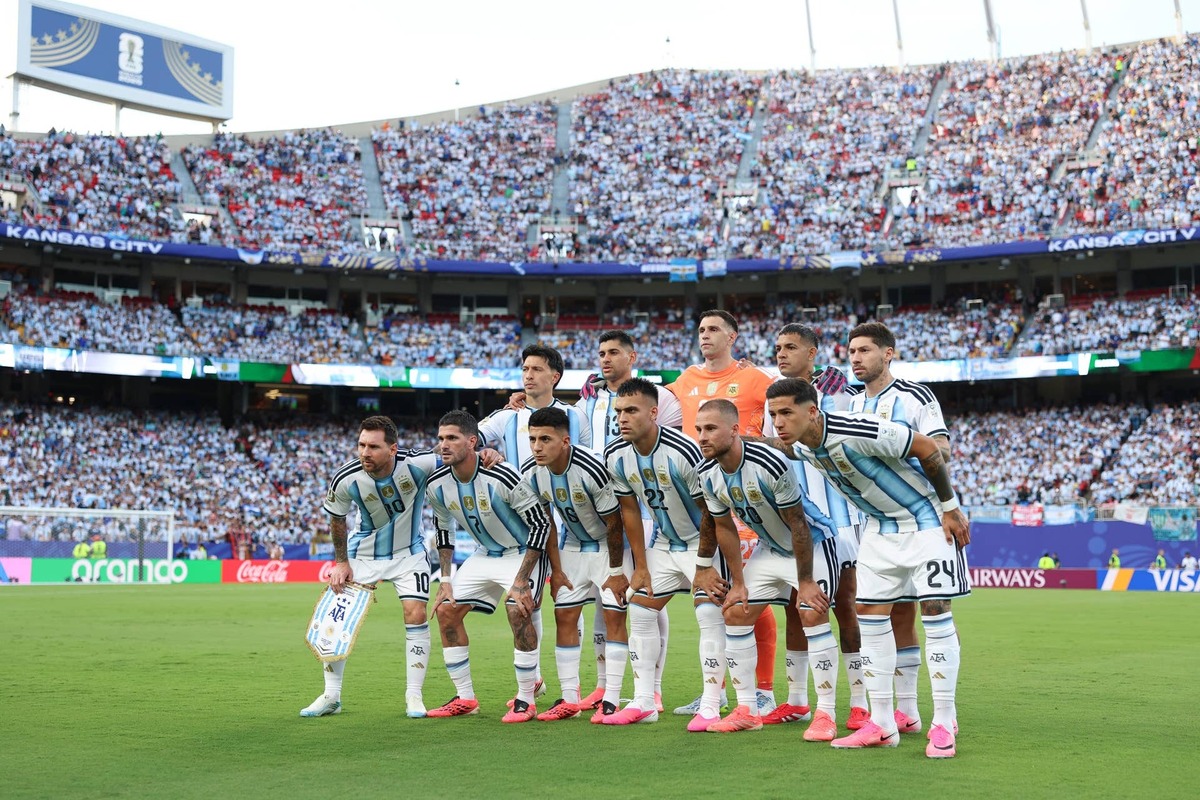  Players of Argentina pose for a team photo prior to the FIFA World Cup 2026 match between Argentina and Algeria. Photo by Maja Hitij - FIFA/FIFA via Getty Images