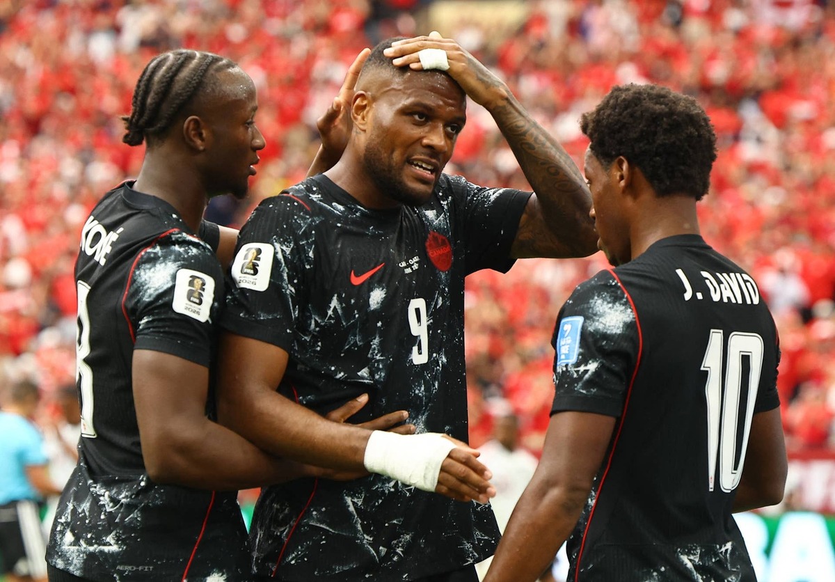  Soccer Football - FIFA World Cup 2026 - Group B - Canada v Qatar - BC Place, Vancouver, Canada - June 18, 2026 Canada's Cyle Larin celebrates scoring their first goal with Jonathan David and Ismael Kone. REUTERS/Agustin Marcarian