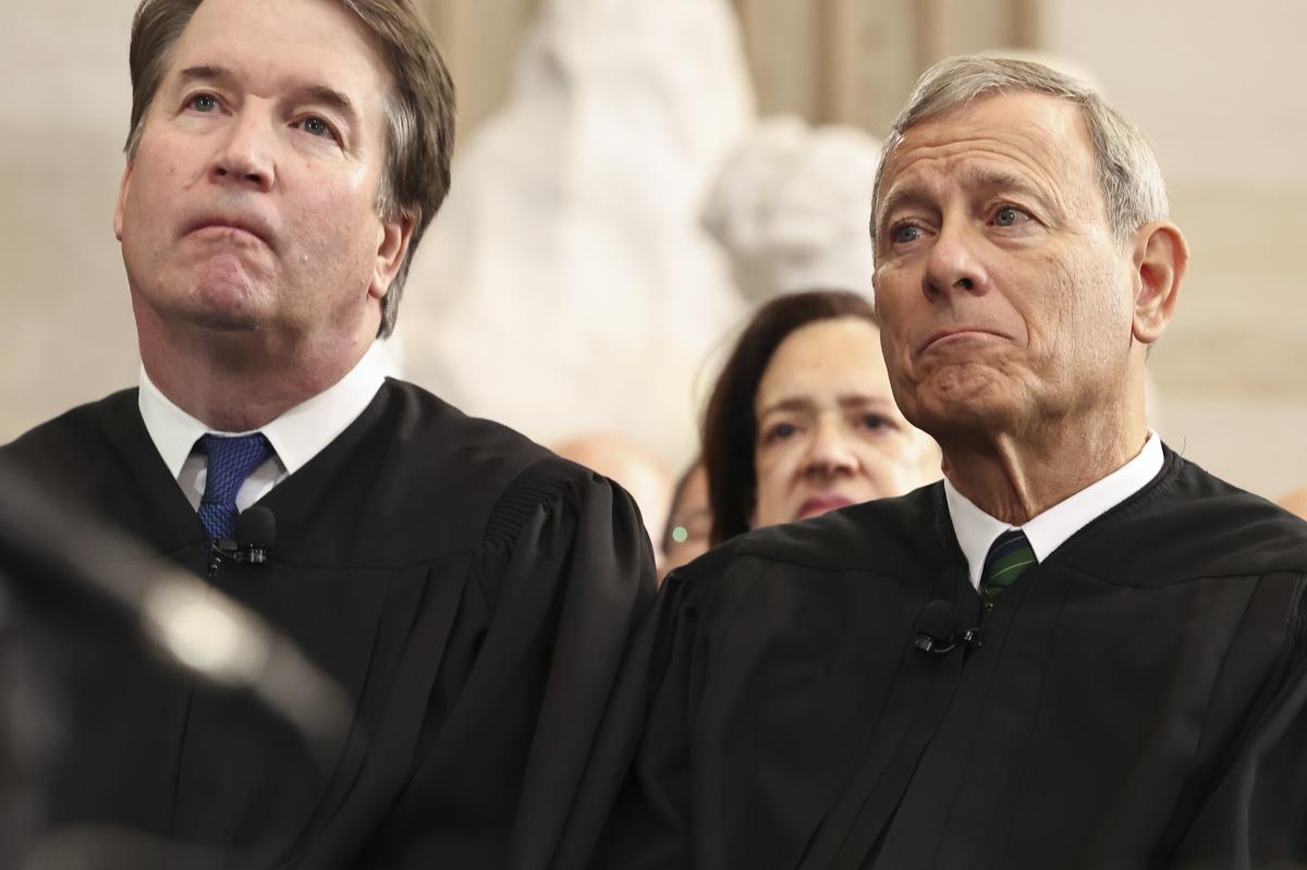  Supreme Court Justices Brett Kavanaugh (L) and John Roberts (R) at the U.S. Capitol on January 20, 2025. 