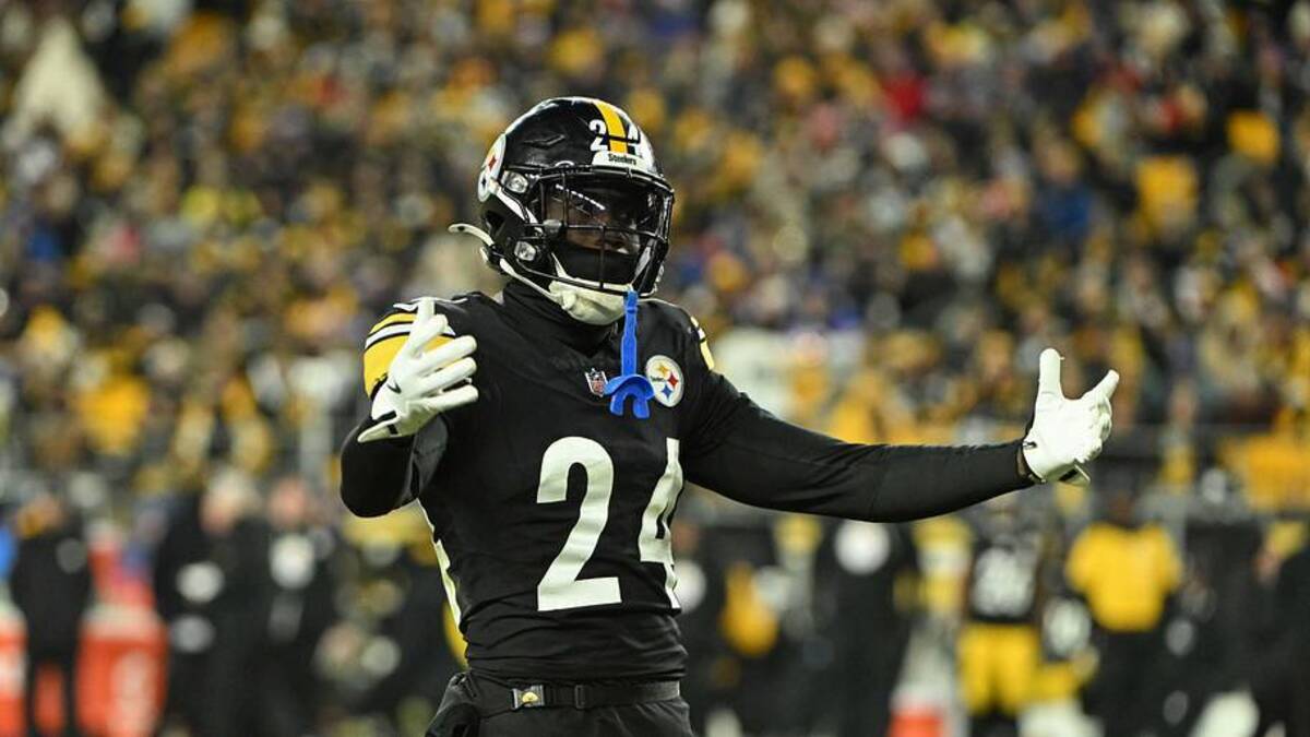  Nov 30, 2025; Pittsburgh, Pennsylvania, USA; Pittsburgh Steelers cornerback Joey Porter Jr. (24) reacts against the Buffalo Bills during the second half at Acrisure Stadium. Mandatory Credit: Barry Reeger-Imagn Images | Barry Reeger-Imagn Images 