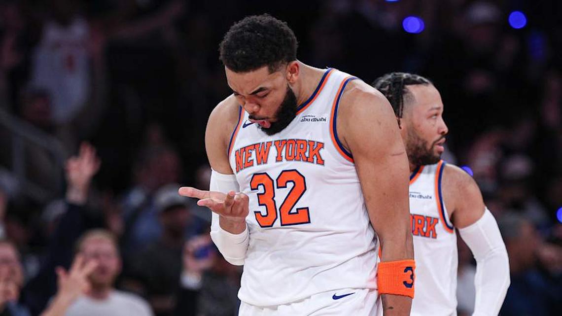  Karl-Anthony Towns helped close out New York's win over Atlanta | Vincent Carchietta-Imagn Images 