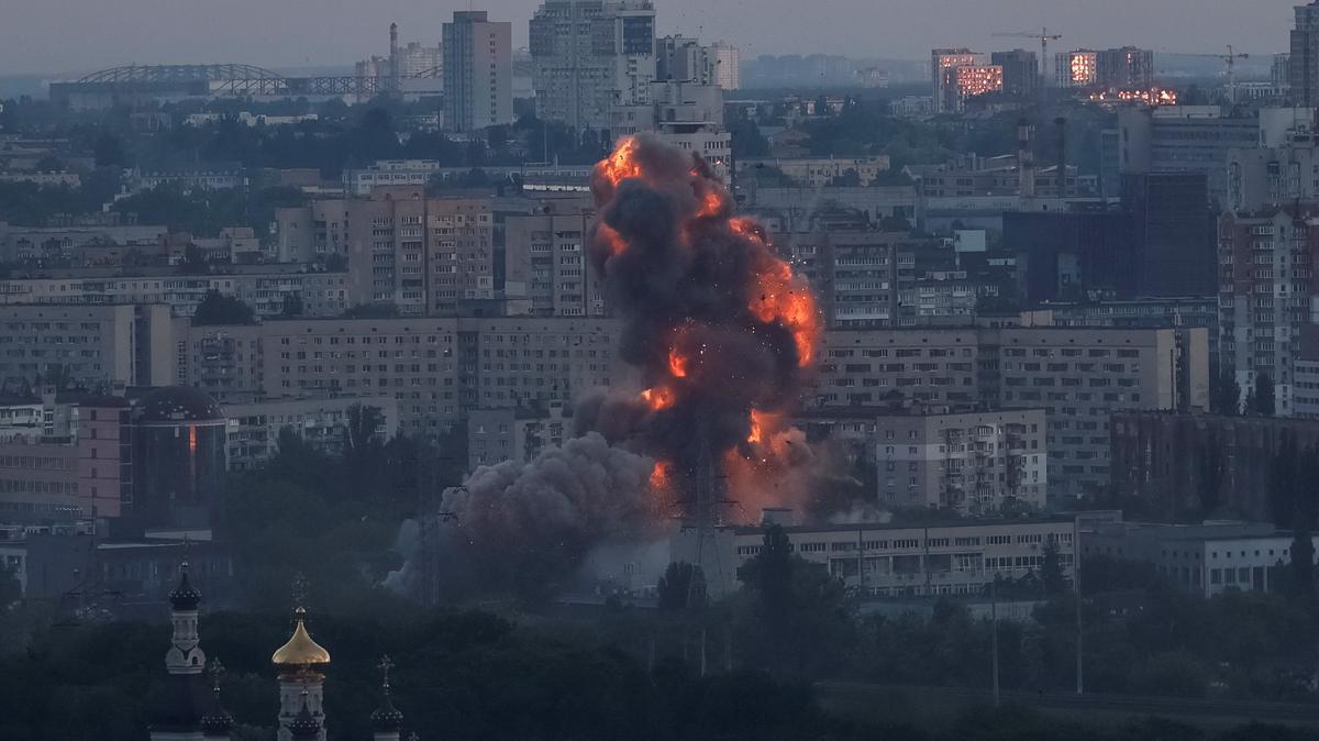 Fire and smoke rise following an explosion during a Russian missile and drone strike, amid Russia's attack on Ukraine, in Kyiv, Ukraine May 24, 2026. REUTERS/Gleb Garanich