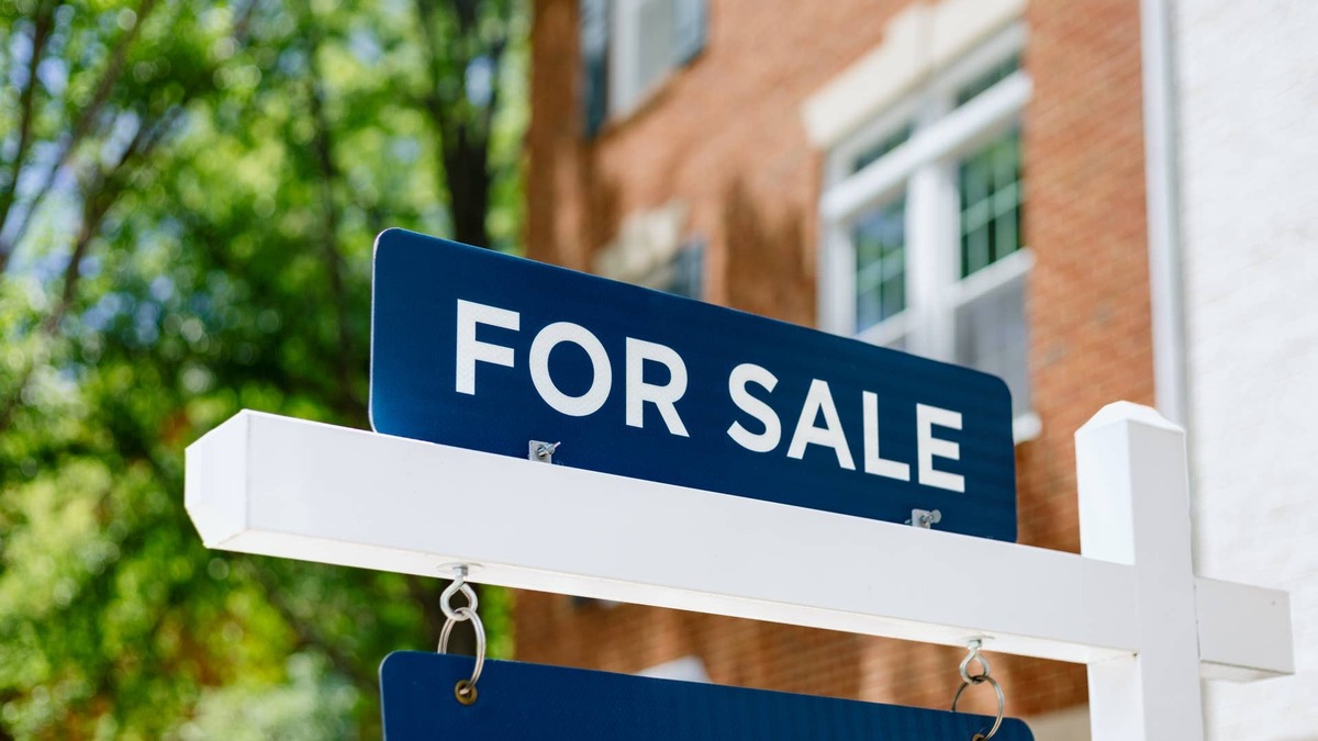 Mortgage rates suddenly surge past 7%. Here's what happened