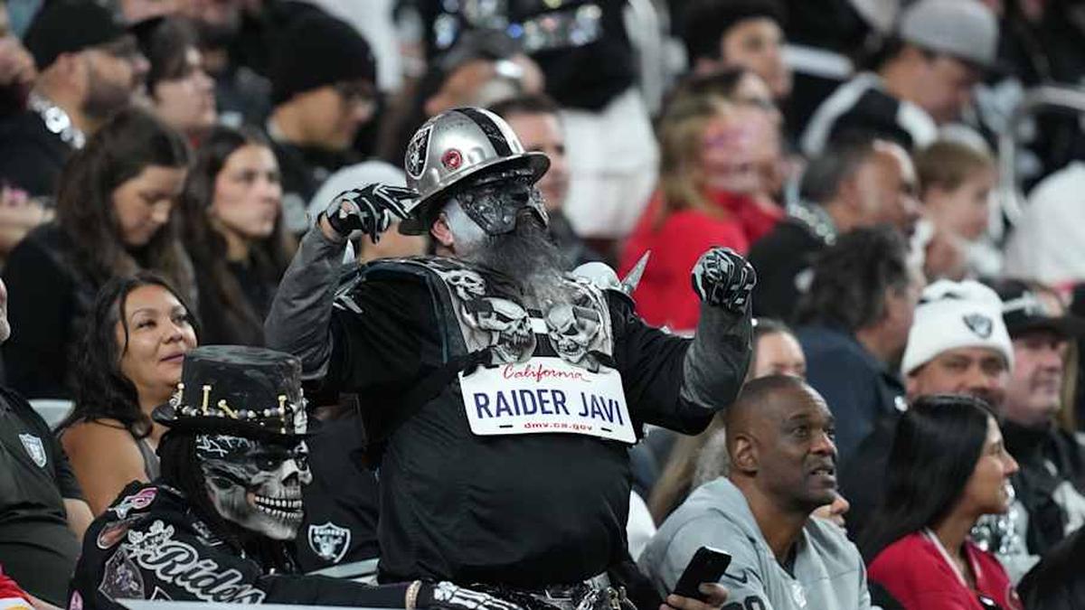  Jan 4, 2026; Paradise, Nevada, USA; Las Vegas Raiders fan Javier Reyna aka Raider Javi reacts in the second half against the Kansas City Chiefs at Allegiant Stadium. Mandatory Credit: Kirby Lee-Imagn Images | Kirby Lee-Imagn Images 