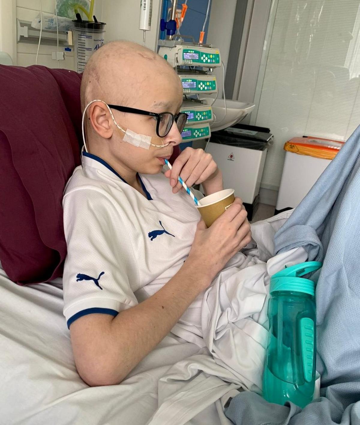  Alex Costa-Veiga, 16, having feeding tube fitted. (Brain Tumour Research via SWNS) 