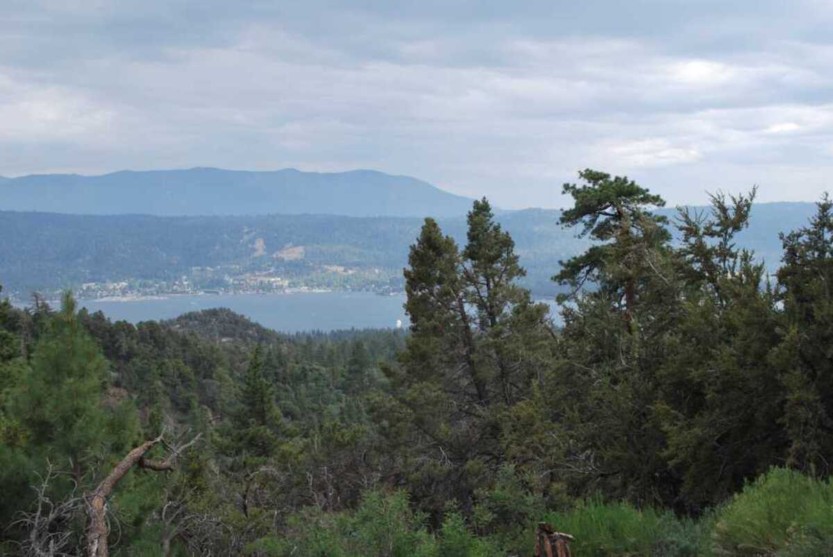  Lake views from the Pacific Crest Trail. Photo credit: Mimi Slawoff 