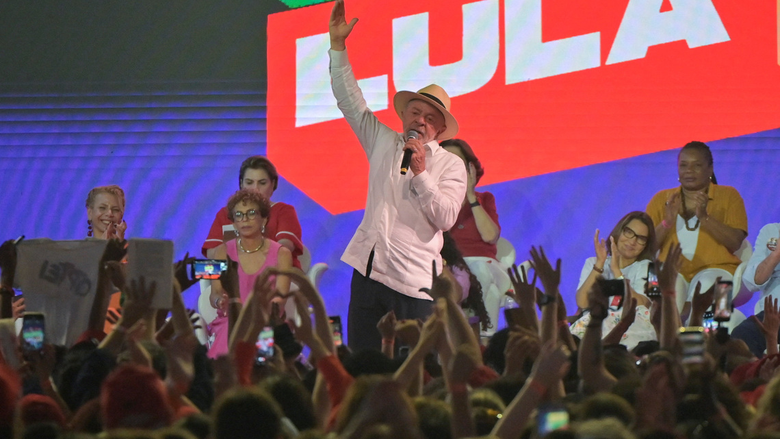 Lula's lead over Flavio Bolsonaro narrows ahead of Brazil election, Quaest poll shows 