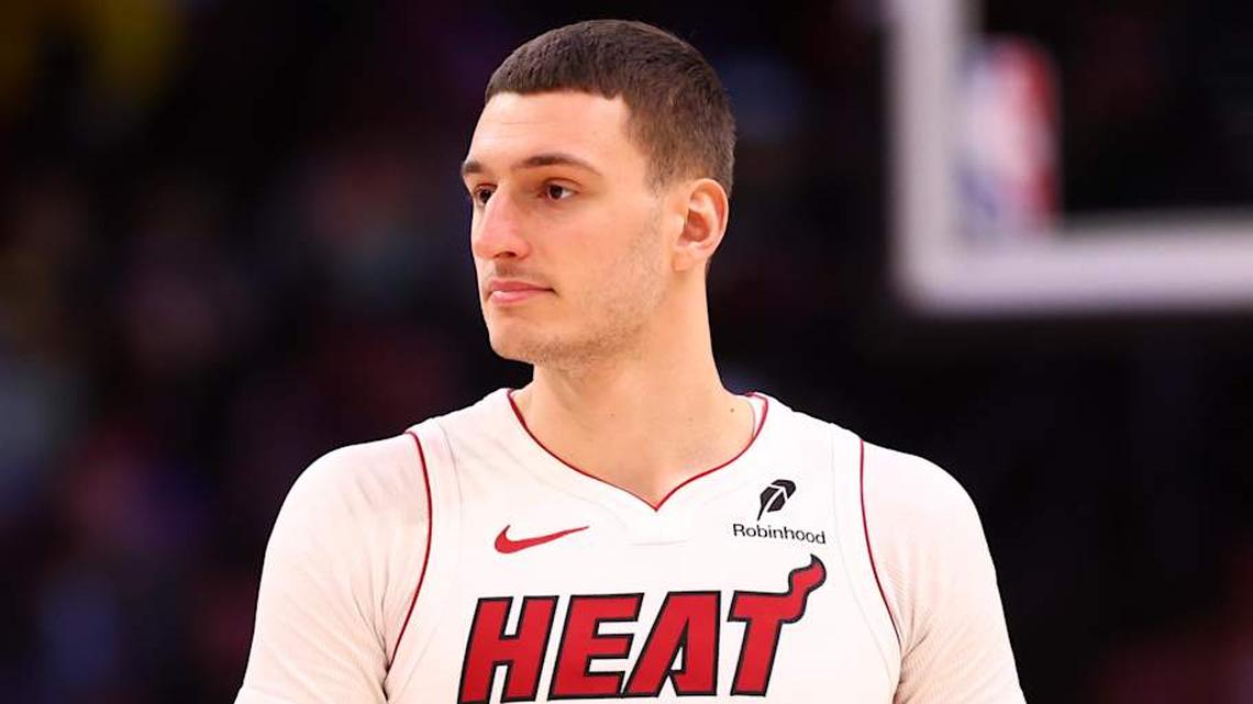  Jan 25, 2026; Phoenix, Arizona, USA; Miami Heat forward Nikola Jovic (5) against the Phoenix Suns at Mortgage Matchup Center. Mandatory Credit: Mark J. Rebilas-Imagn Images | Mark J. Rebilas-Imagn Images 