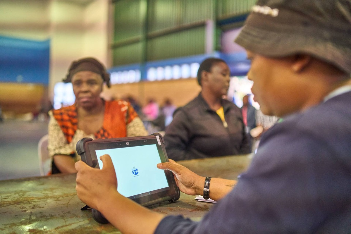  Amazon Leo will launch satellite internet in South Africa through Herotel in 2027. 