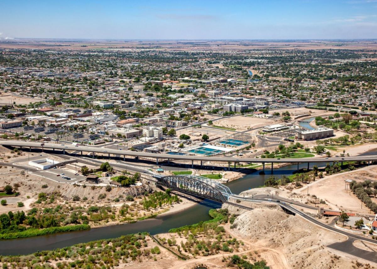  Tim Roberts Photography // Shutterstock 
