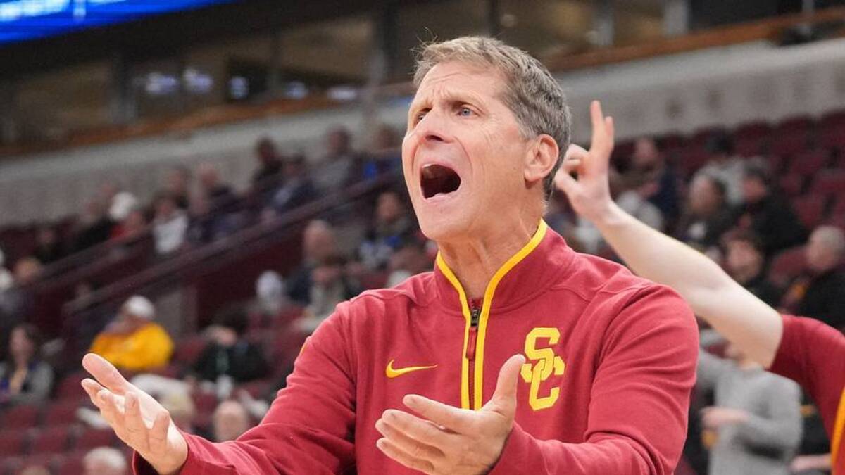  Mar 11, 2026; Chicago, IL, USA; Southern California Trojans head coach Eric Musselman gestures to his team against the Washington Huskies during the second half at United Center. Mandatory Credit: David Banks-Imagn Images | IMAGN IMAGES via Reuters Connect 