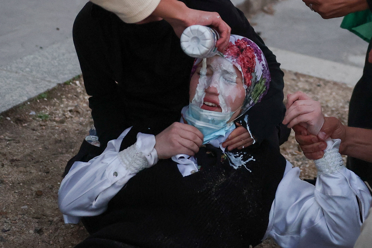 French students keep up protest pressure with some demonstrations hit ...