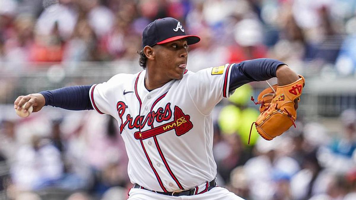  Atlanta Braves pitcher Didier Fuentes (72) pitches against the Kansas City Royals during the sixth inning at Truist Park. | Dale Zanine-Imagn Images 