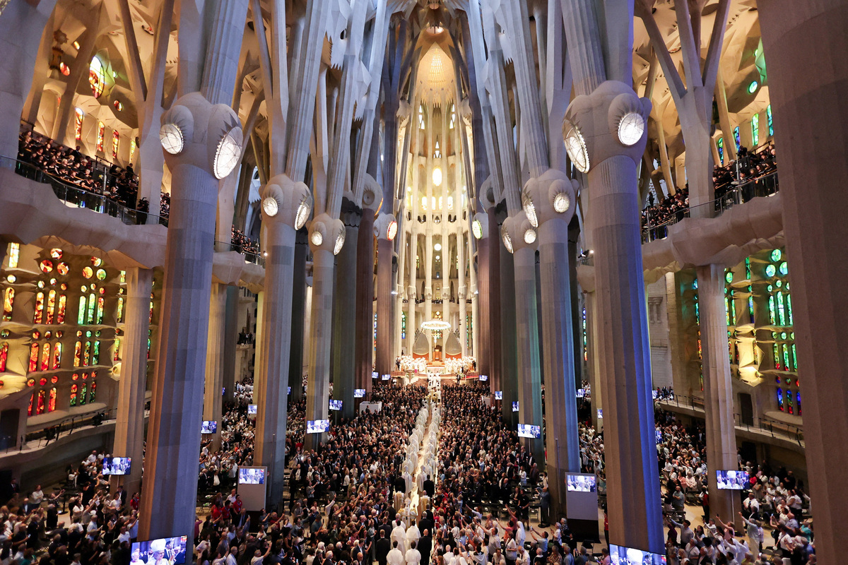 Pope Leo XIV walks to celebrate Holy Mass at the Basilica of the Sagrada Familia, during his apostolic journey, in Barcelona, Spain, June 10, 2026. REUTERS/Yara Nardi